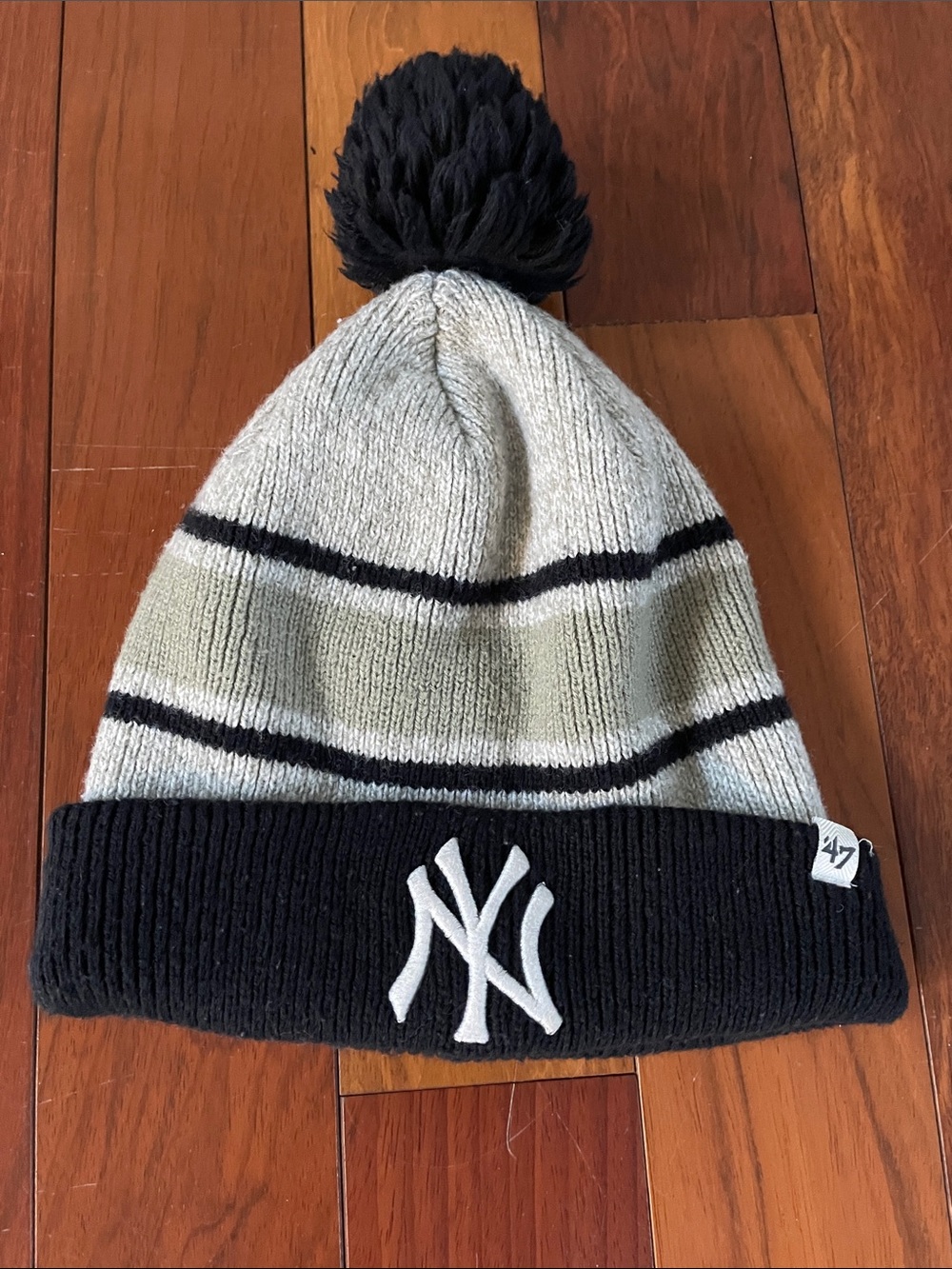 47 New York Yankees Knit Pom Beanie - Navy & Light Gray